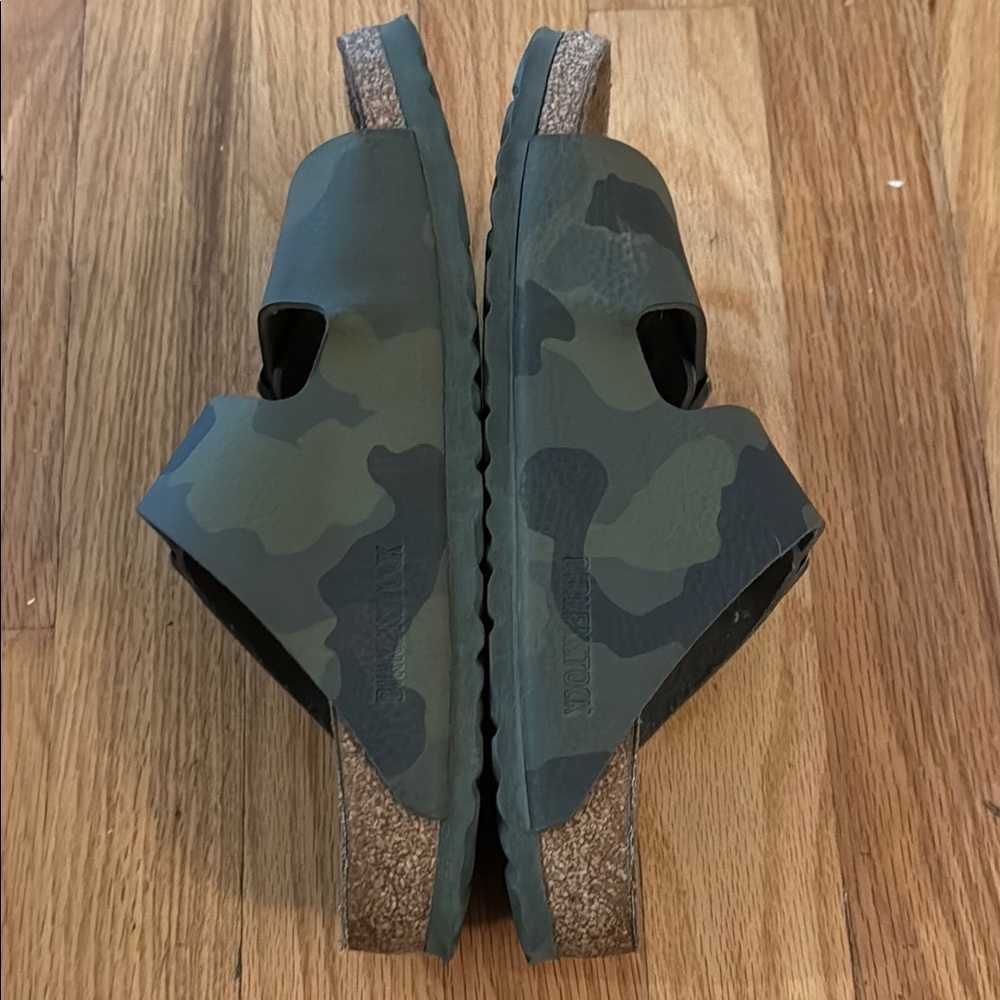 Birkenstock sz 6 vegan faux leather Camouflage Sandals great pre owned condition - Picture 6 of 7
